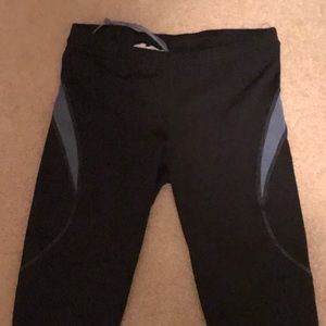 Saucony Capri running pants. Medium